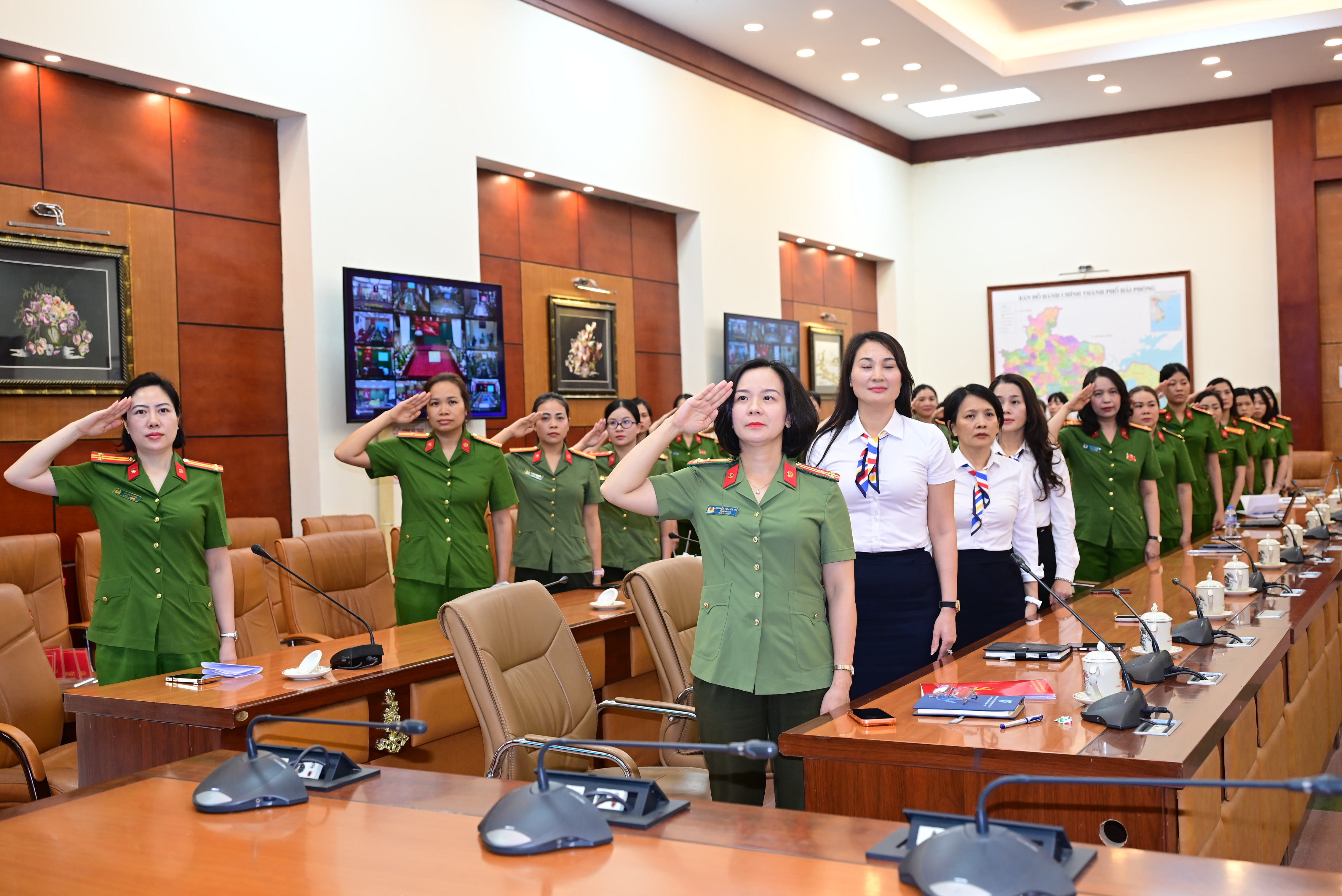 Hội phụ nữ Công an thành phố tham gia tập huấn Nghị quyết Đại hội Phụ nữ và nghiệp vụ công tác hội